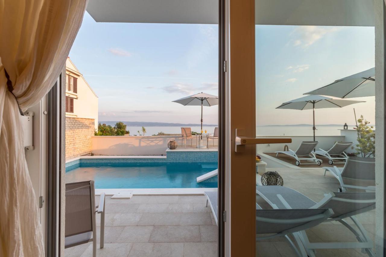 Luxury Villa Bello Horizonte With Swimming Pool Split Exterior photo