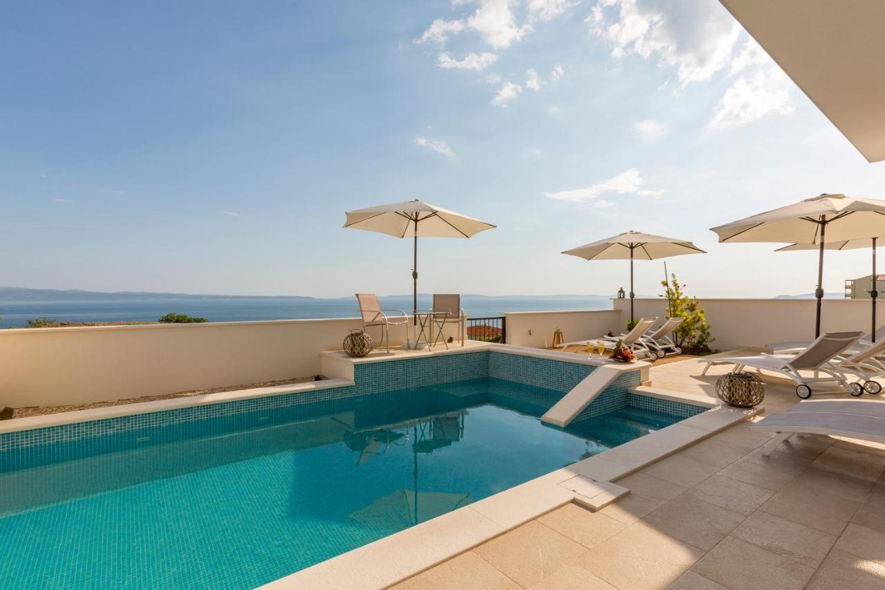Luxury Villa Bello Horizonte With Swimming Pool Split Exterior photo