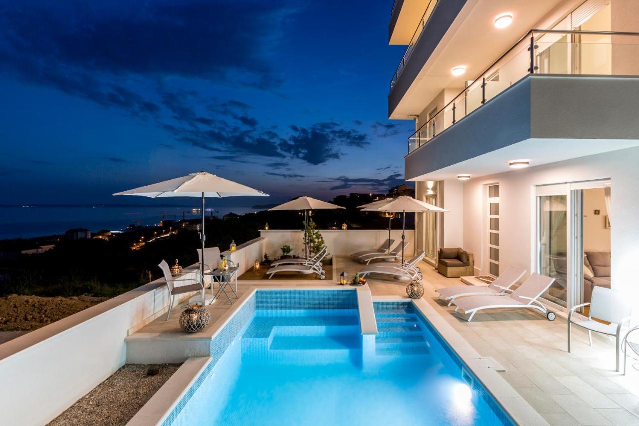 Luxury Villa Bello Horizonte With Swimming Pool Split Exterior photo